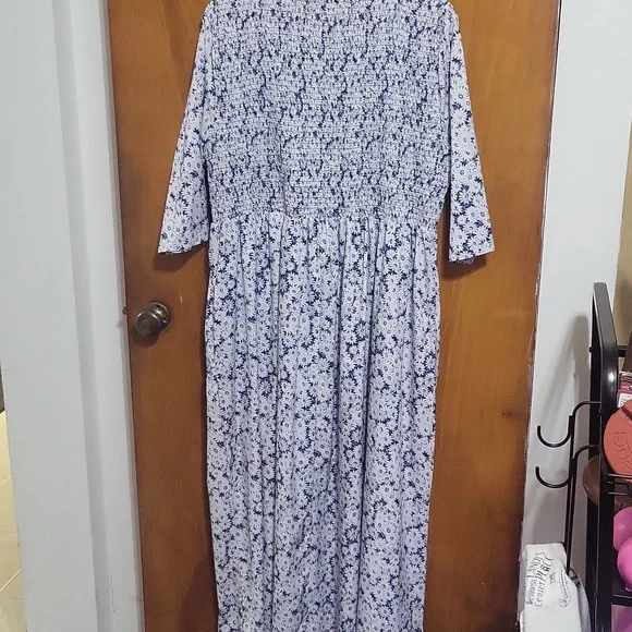 Blue and White Floral Smocked Midi Dress Size Xl - Picture 5 of 6